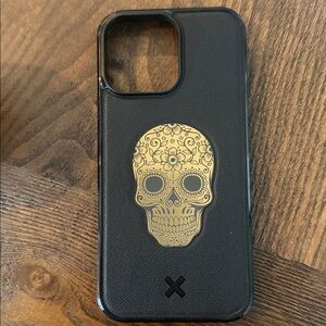 Elegant Black and Gold Skull Phone Case